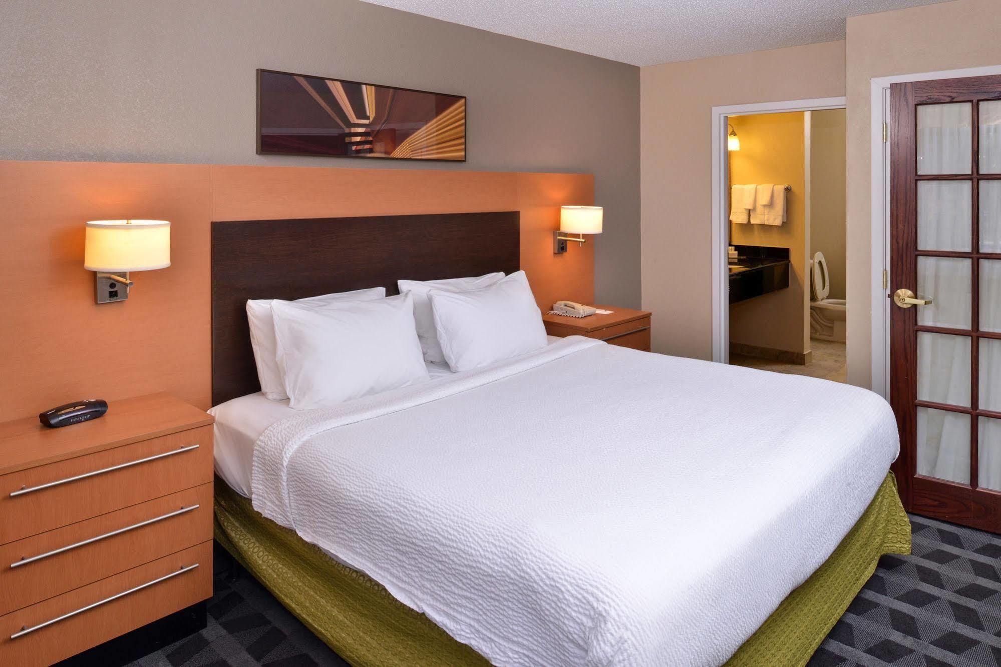 Towneplace Suites Detroit Уорън Екстериор снимка